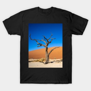 Gnarled tree. T-Shirt